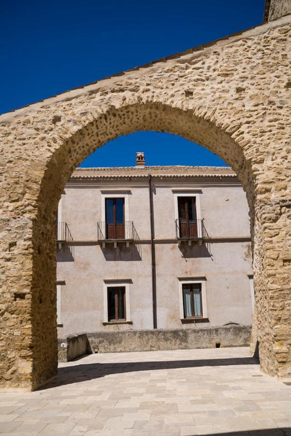 Palazzo Laureano - Dimora Storica Hotel Tricarico Bagian luar foto