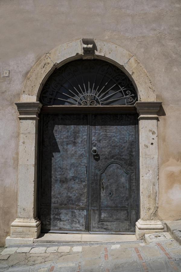Palazzo Laureano - Dimora Storica Hotel Tricarico Bagian luar foto