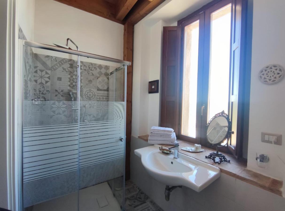 Palazzo Laureano - Dimora Storica Hotel Tricarico Bagian luar foto