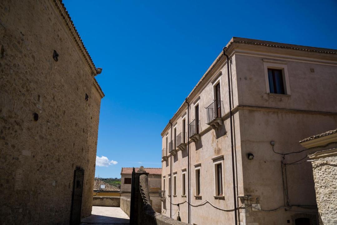 Palazzo Laureano - Dimora Storica Hotel Tricarico Bagian luar foto